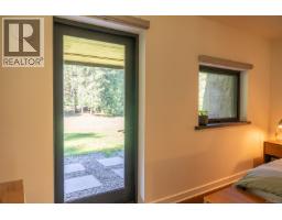 5582 Hooson Rd, Pender Island, BC V0N2M1 Photo 39