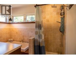 5582 Hooson Rd, Pender Island, BC V0N2M1 Photo 15