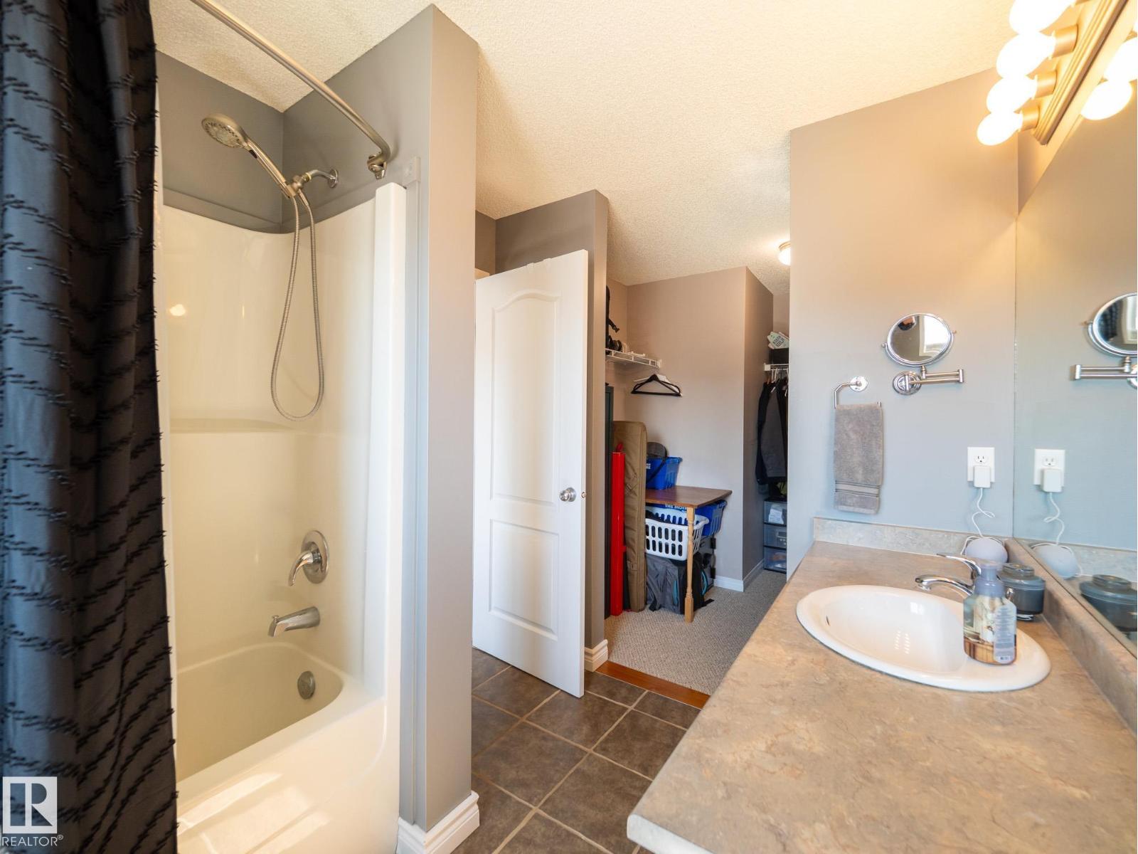 #53 133 EASTGATE WY, St. Albert