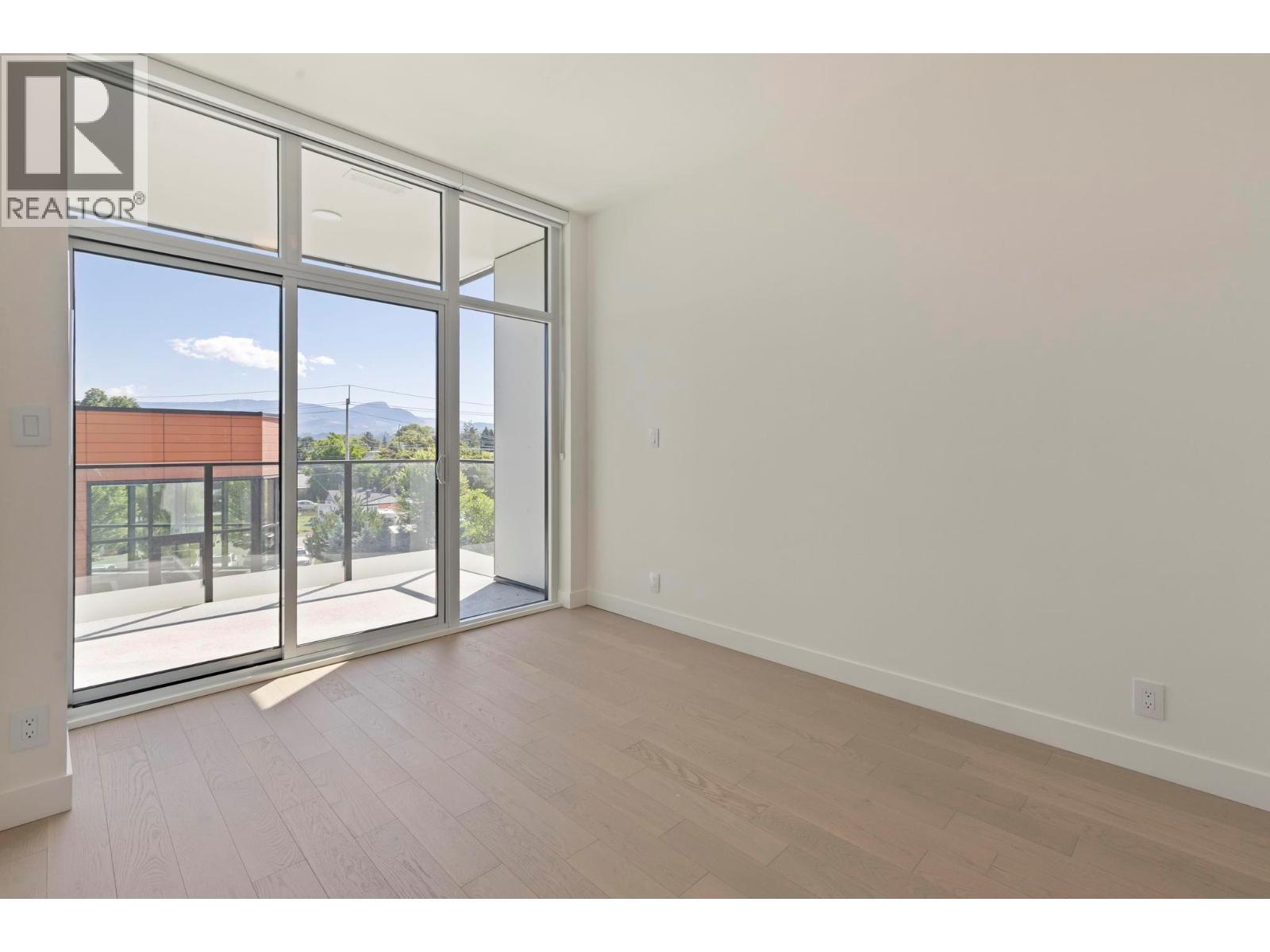 303 3409 Lakeshore Road, Kelowna