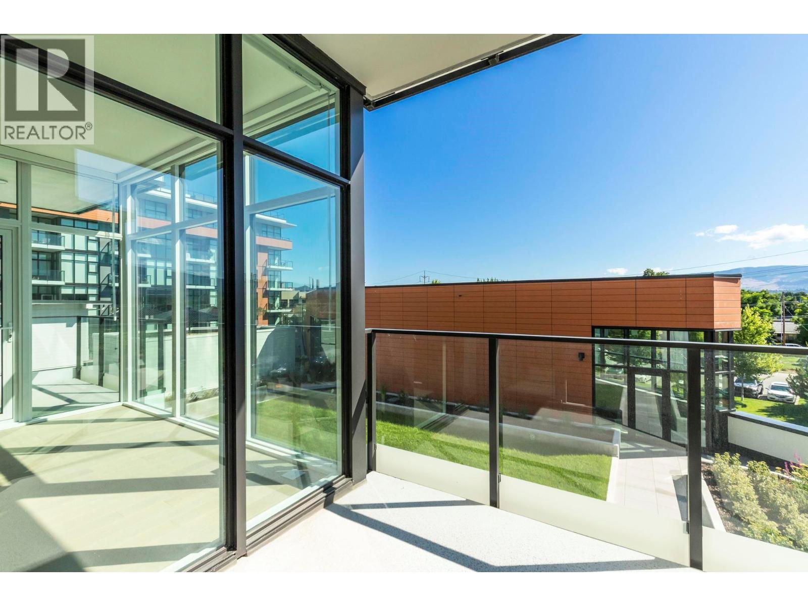 303 3409 Lakeshore Road, Kelowna