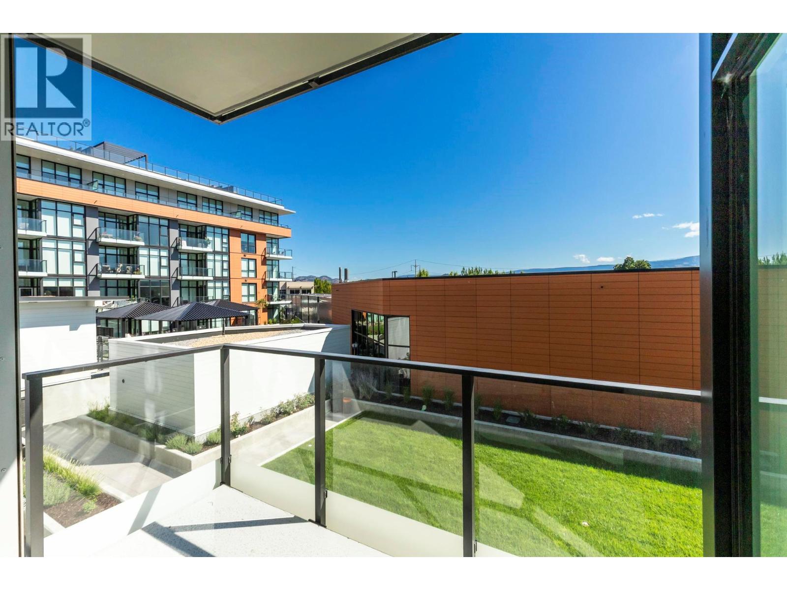 303 3409 Lakeshore Road, Kelowna