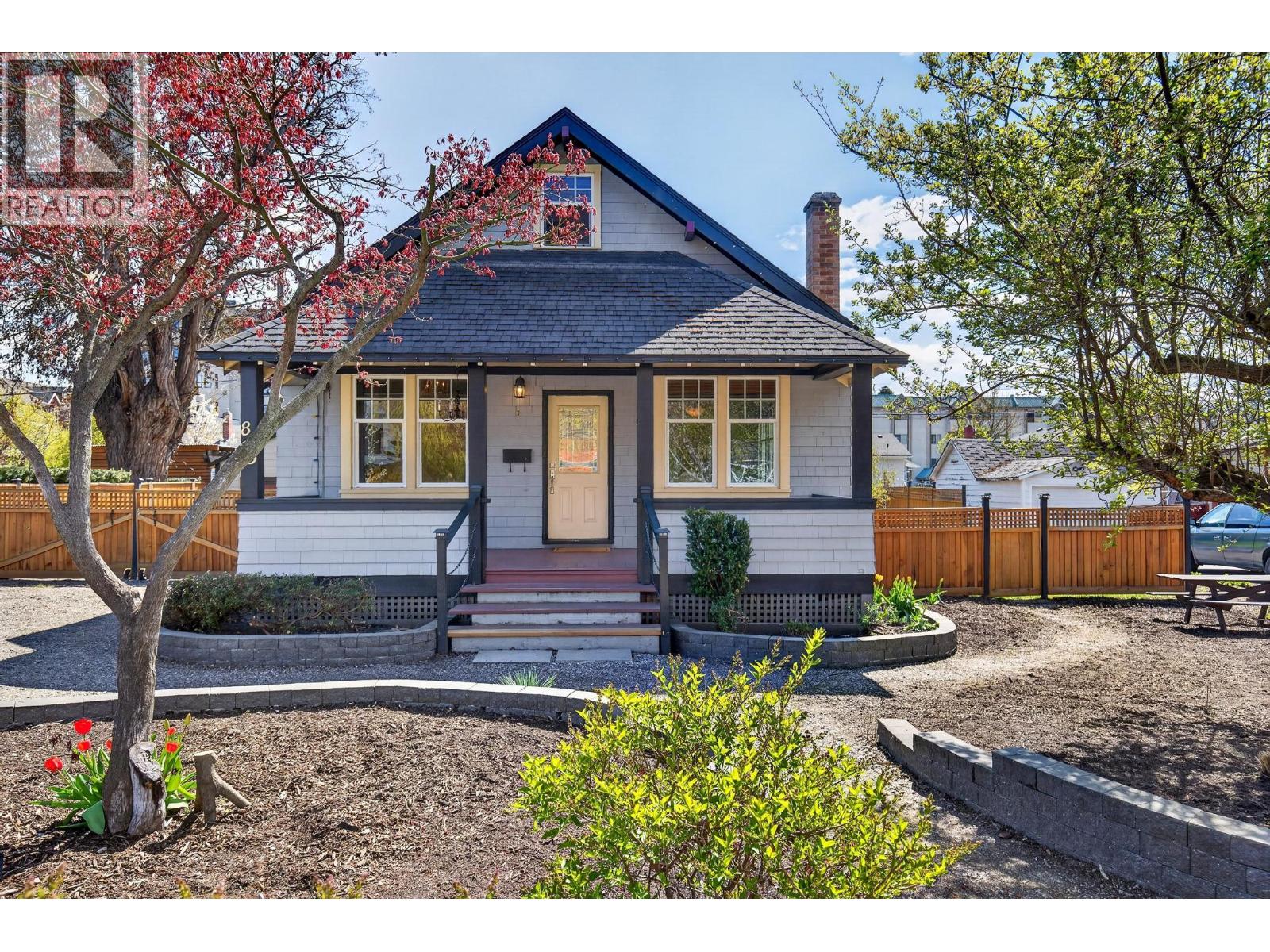  815 Lawrence Avenue, Kelowna