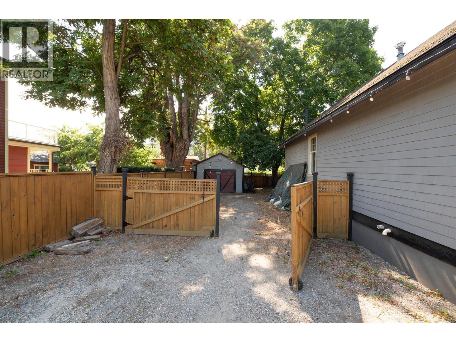  815 Lawrence Avenue, Kelowna