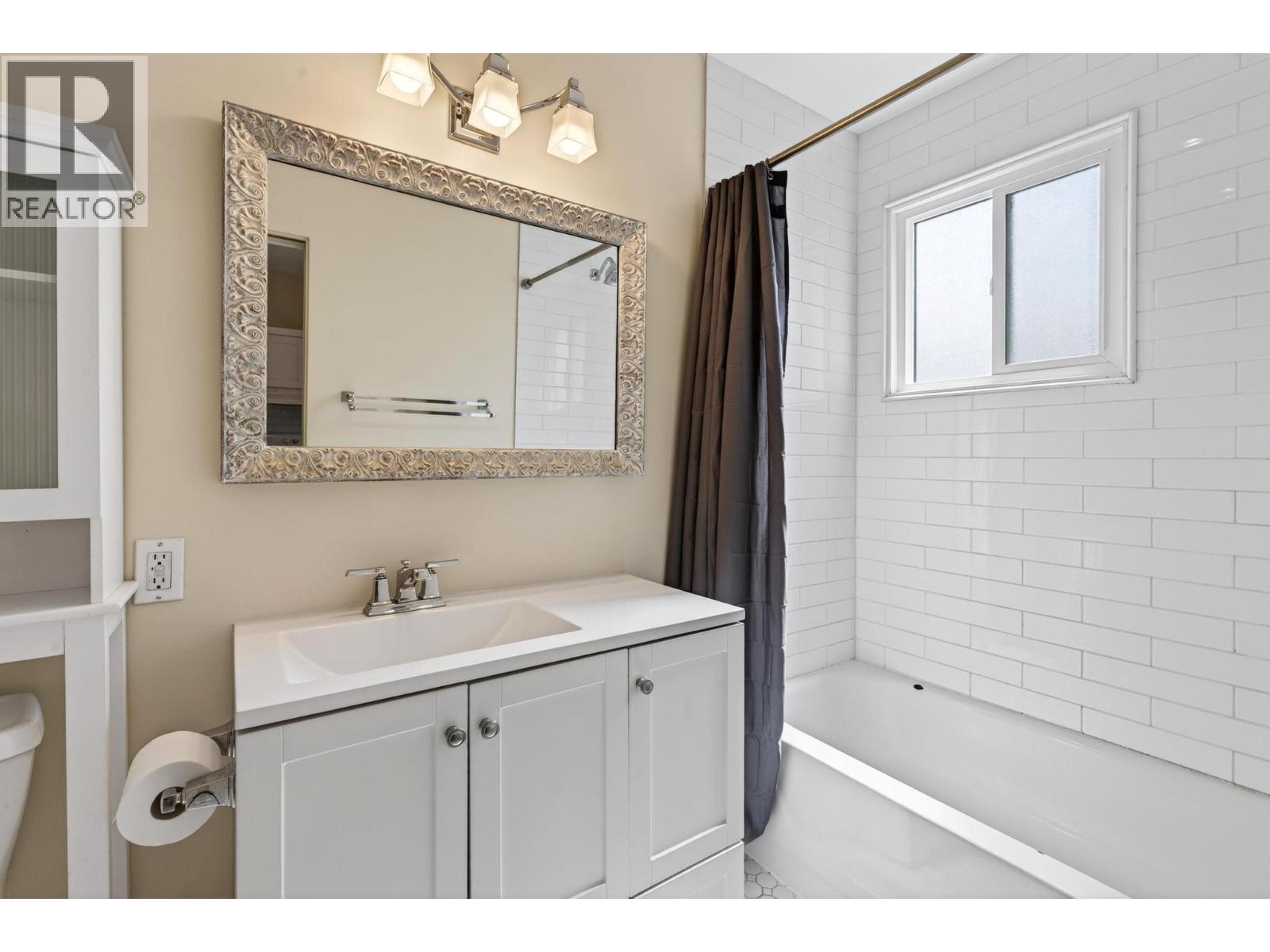  815 Lawrence Avenue, Kelowna