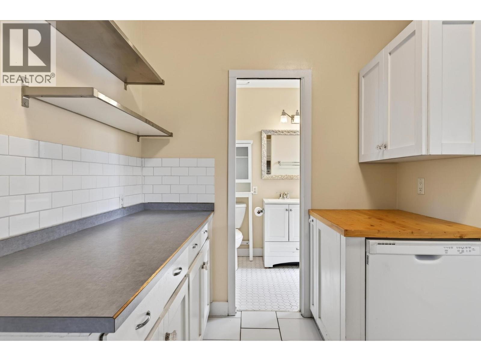  815 Lawrence Avenue, Kelowna