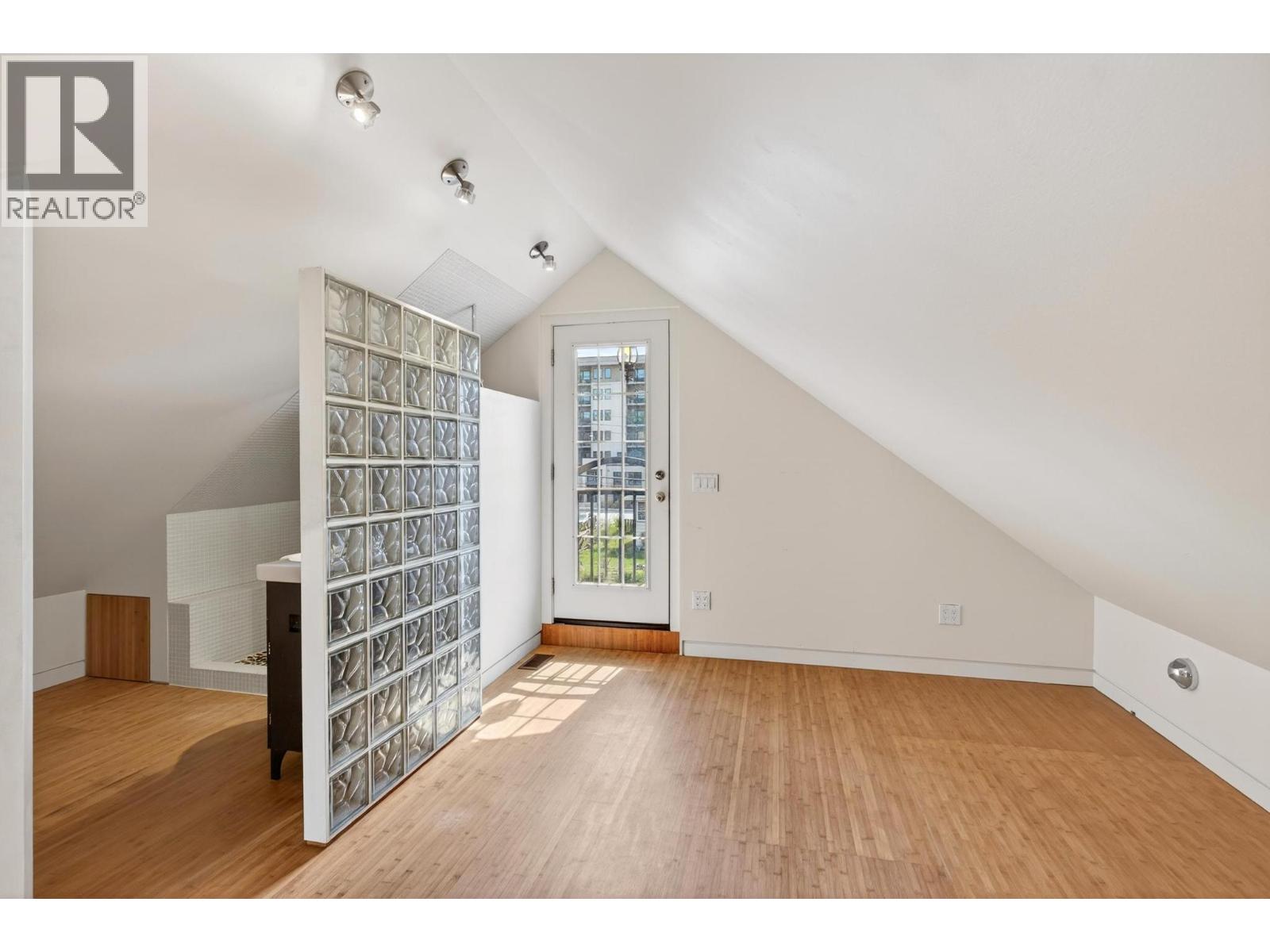  815 Lawrence Avenue, Kelowna