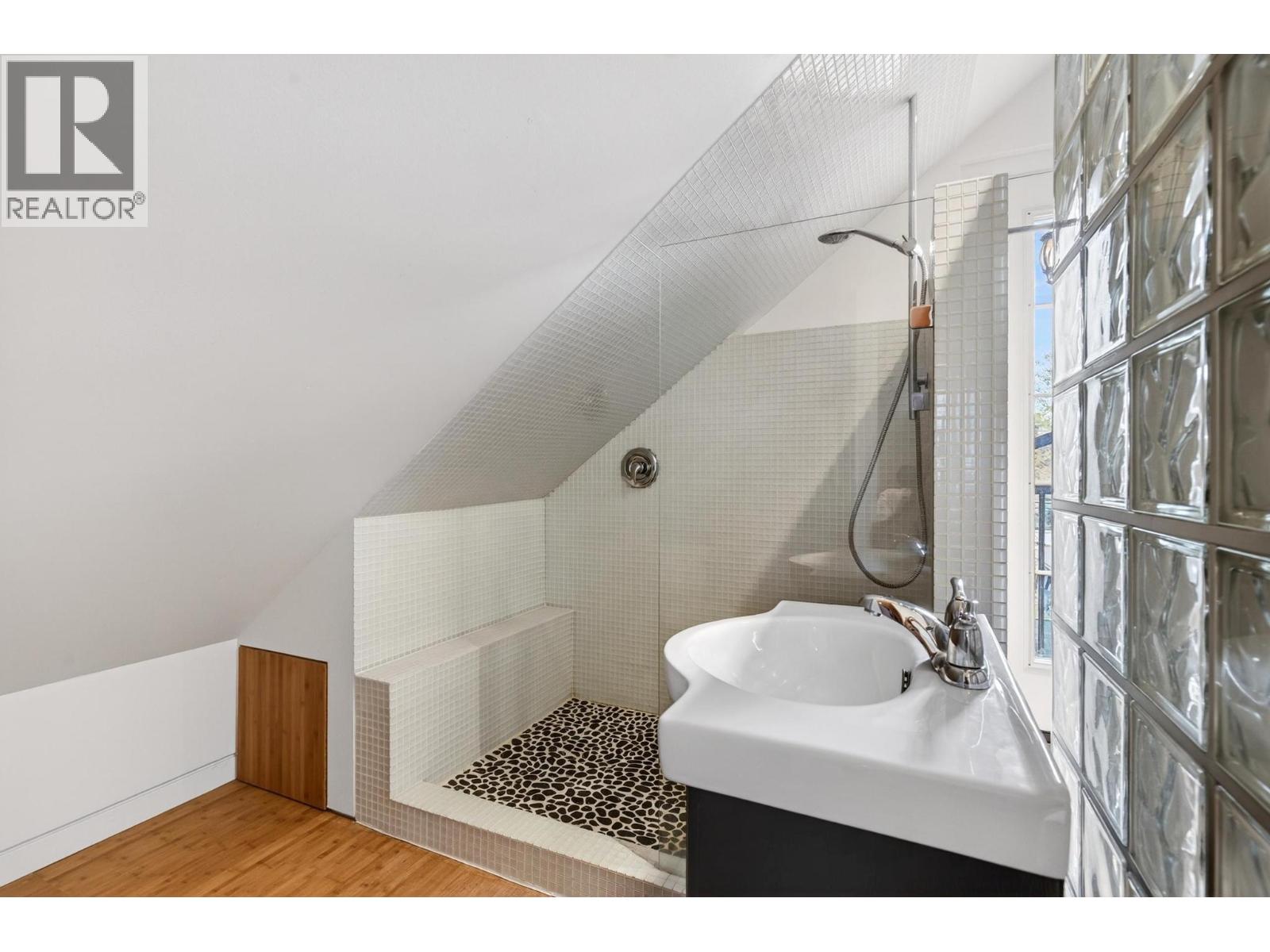  815 Lawrence Avenue, Kelowna