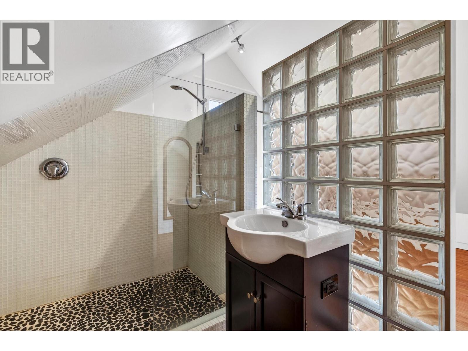  815 Lawrence Avenue, Kelowna