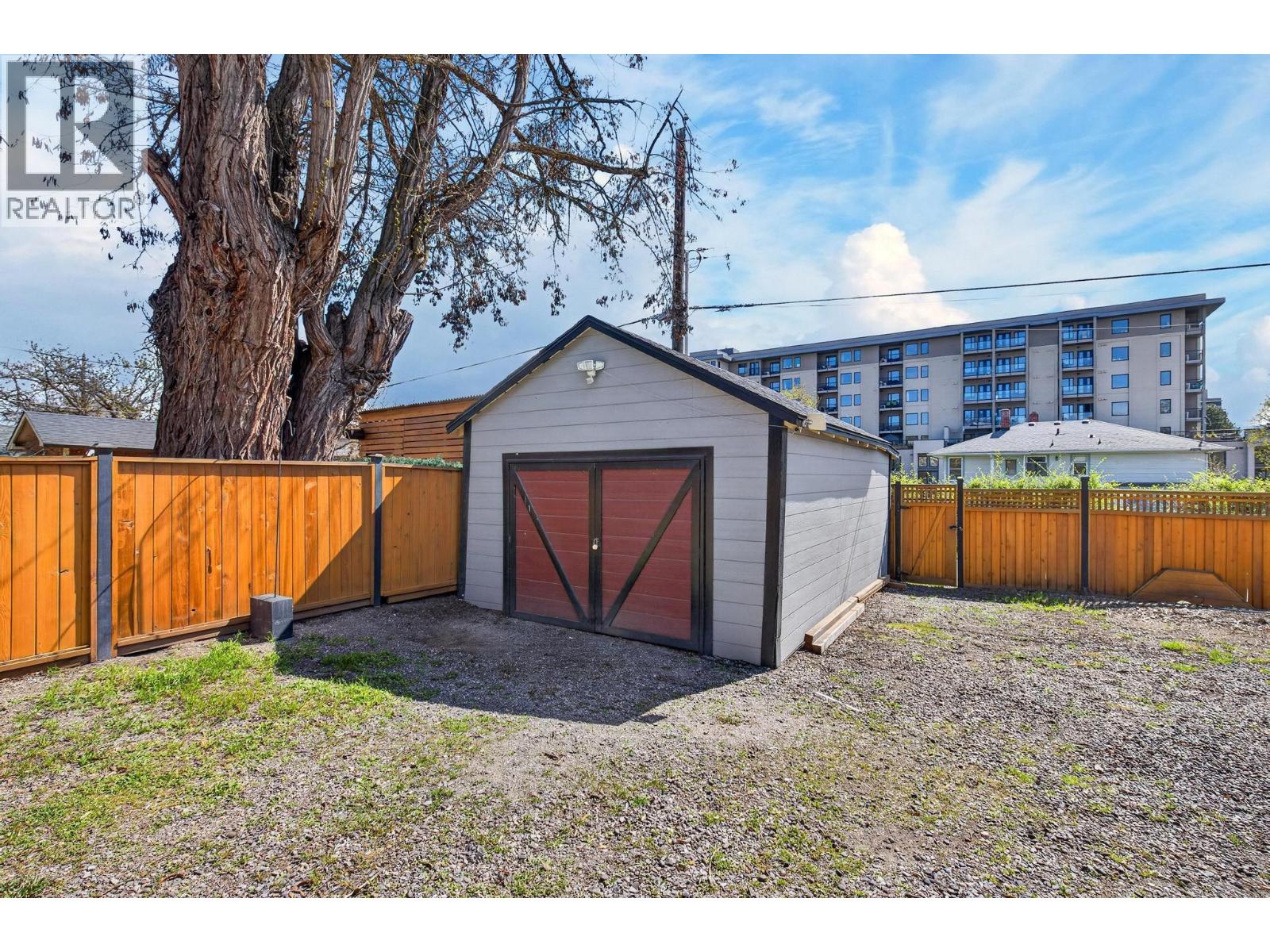  815 Lawrence Avenue, Kelowna