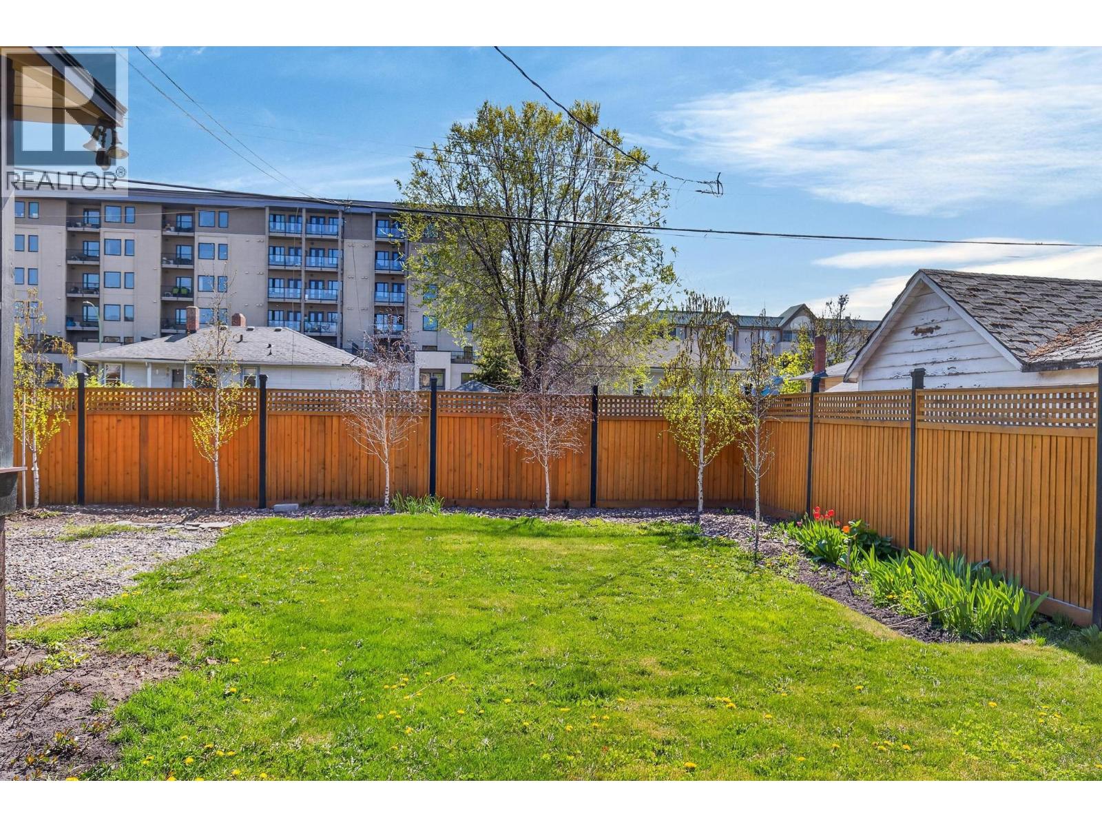  815 Lawrence Avenue, Kelowna