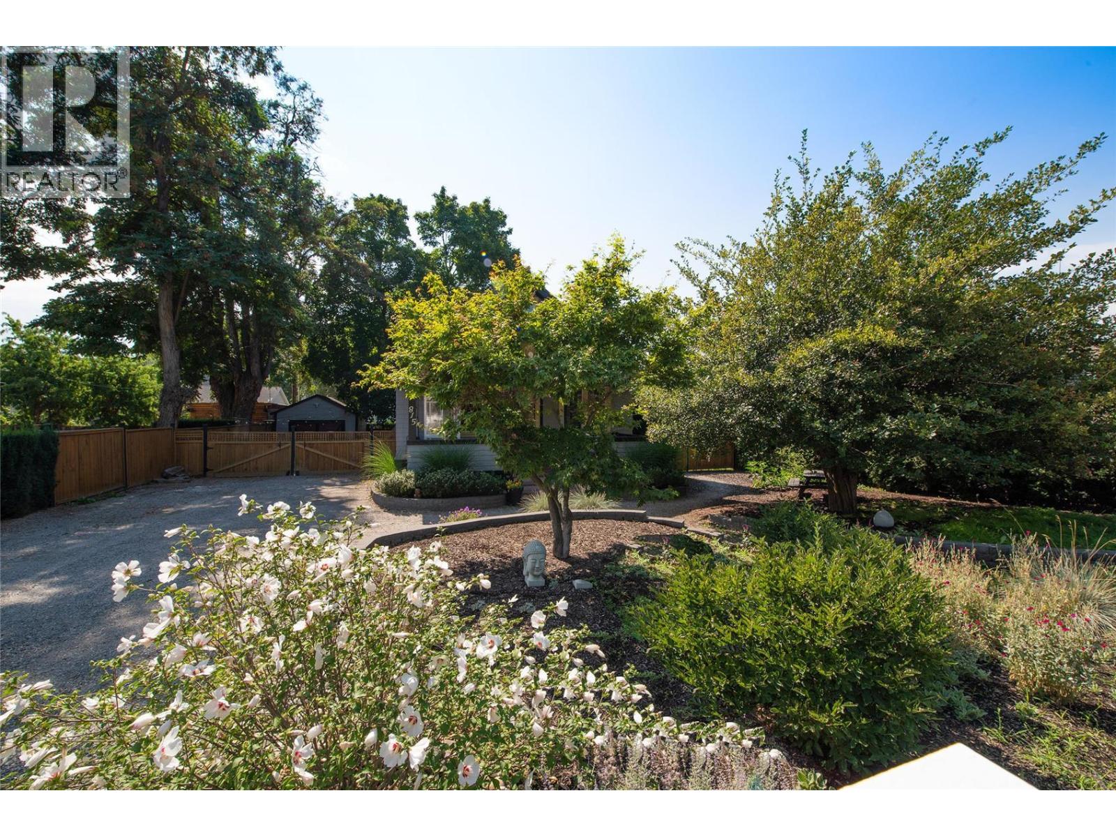  815 Lawrence Avenue, Kelowna