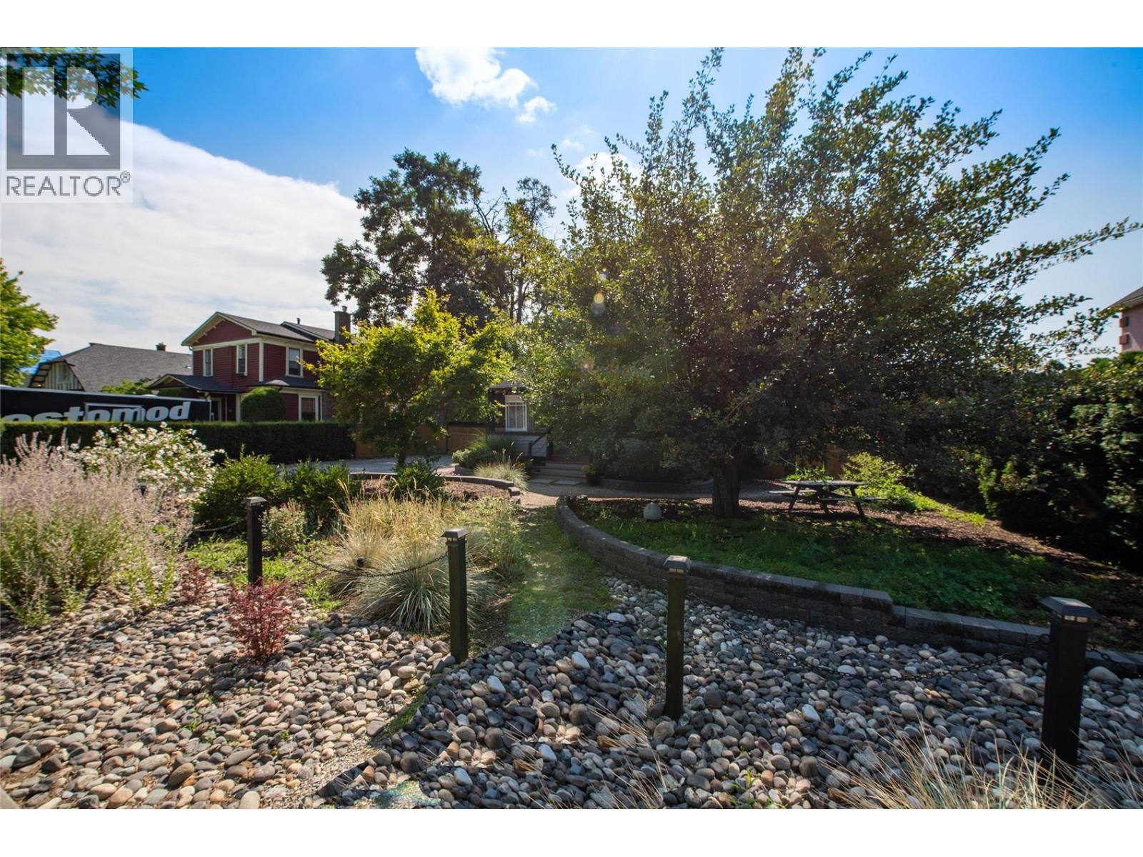  815 Lawrence Avenue, Kelowna