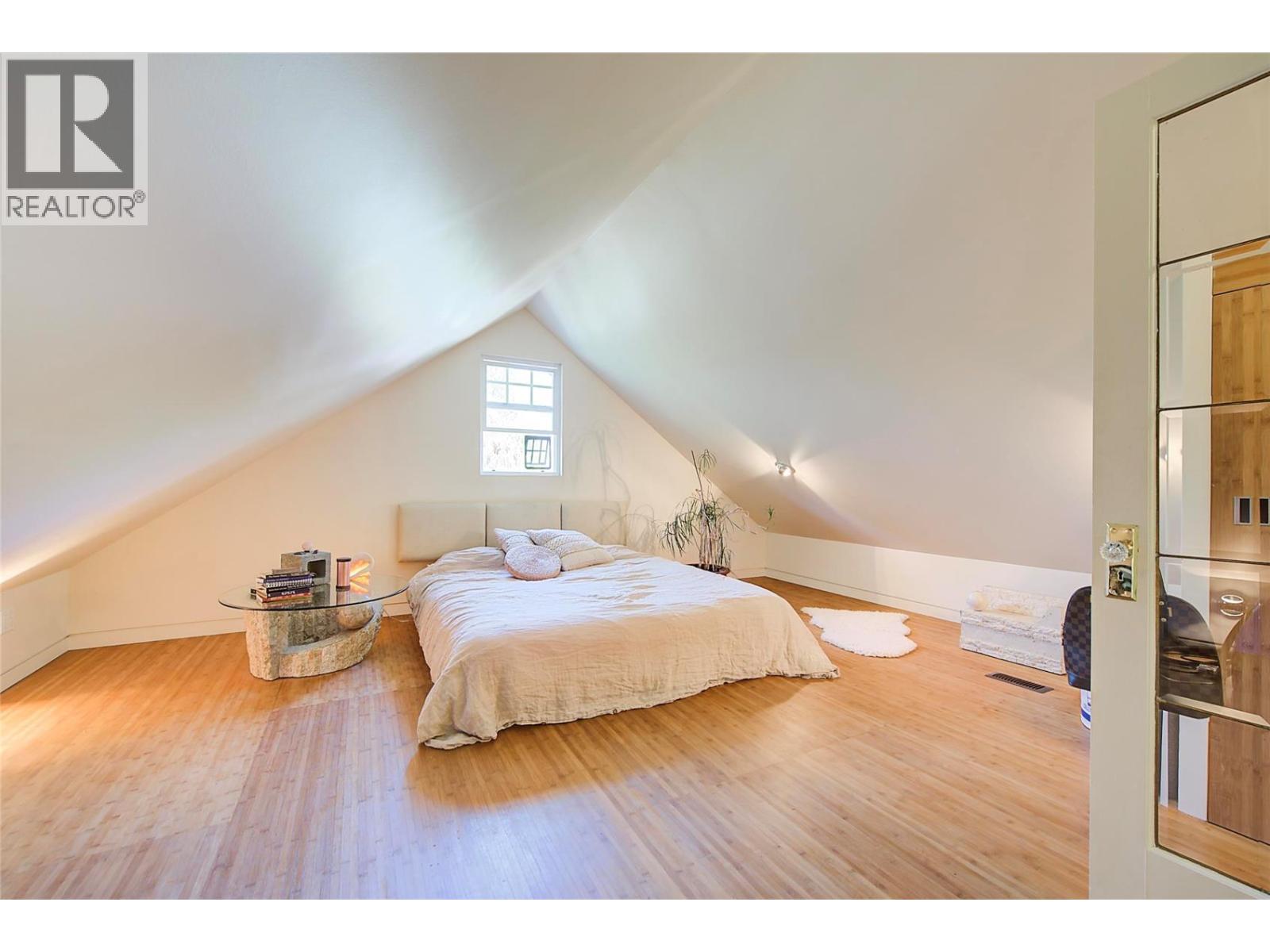  815 Lawrence Avenue, Kelowna