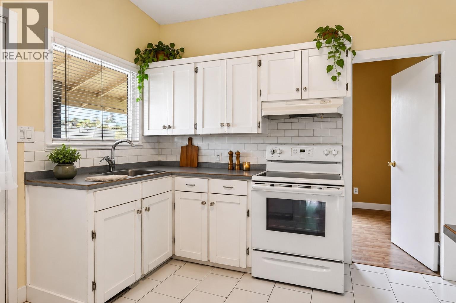 815 Lawrence Avenue - 7