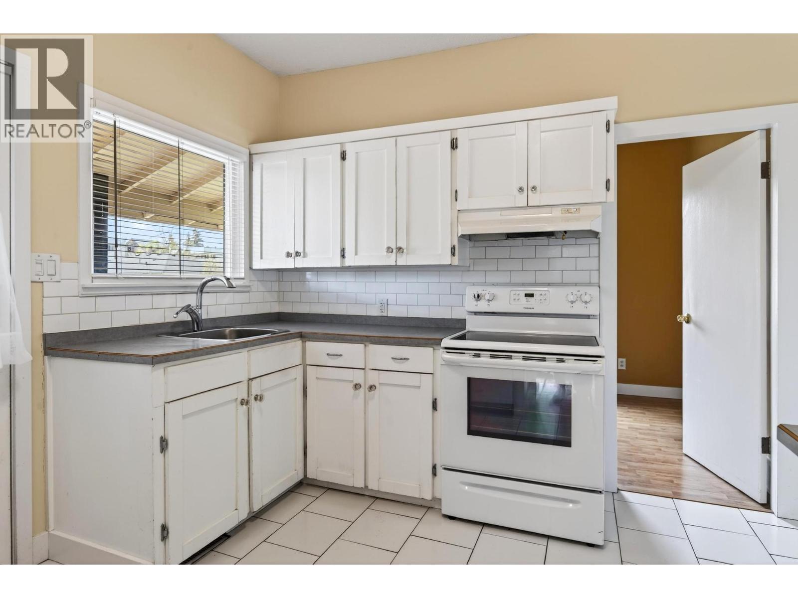  815 Lawrence Avenue, Kelowna