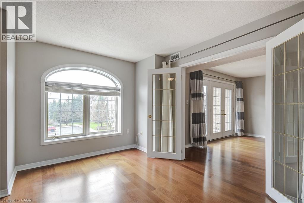 #306E 216 PLAINS Road W - 26