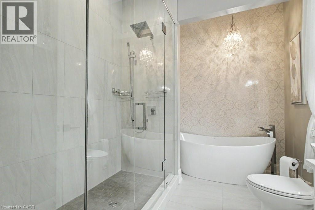 38 SWAN AVENUE - 24