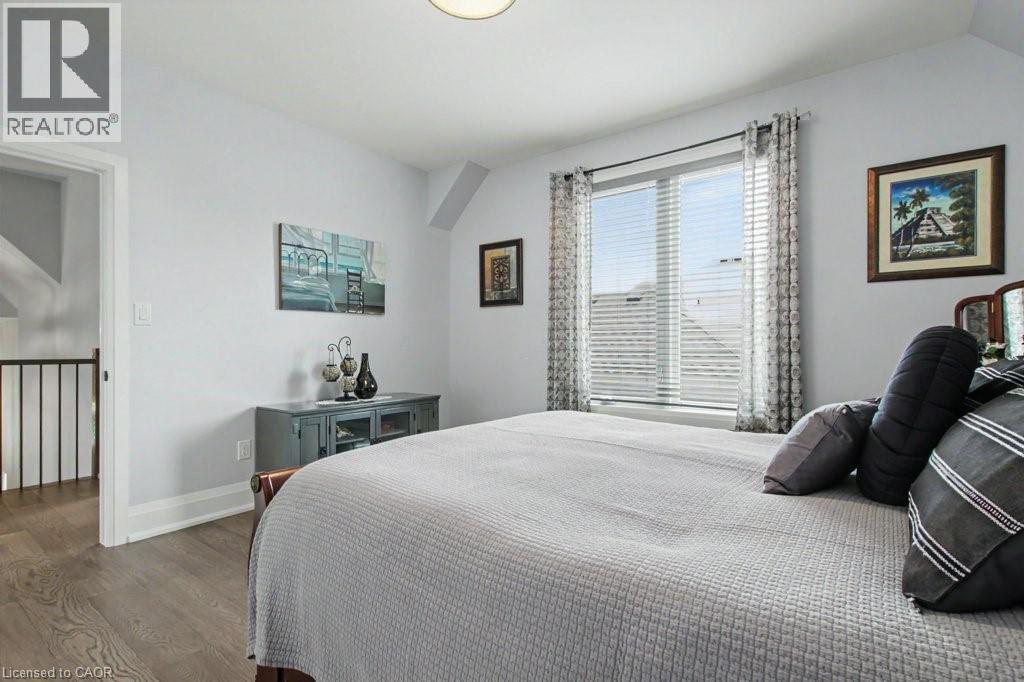 38 SWAN AVENUE - 32