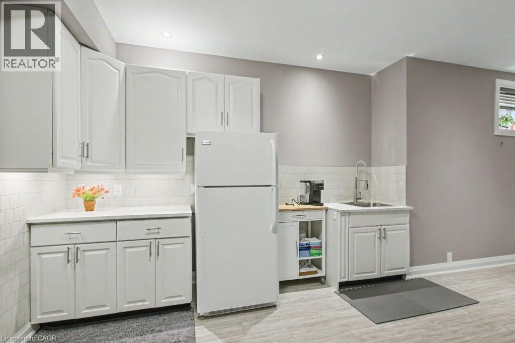 38 SWAN AVENUE - 33
