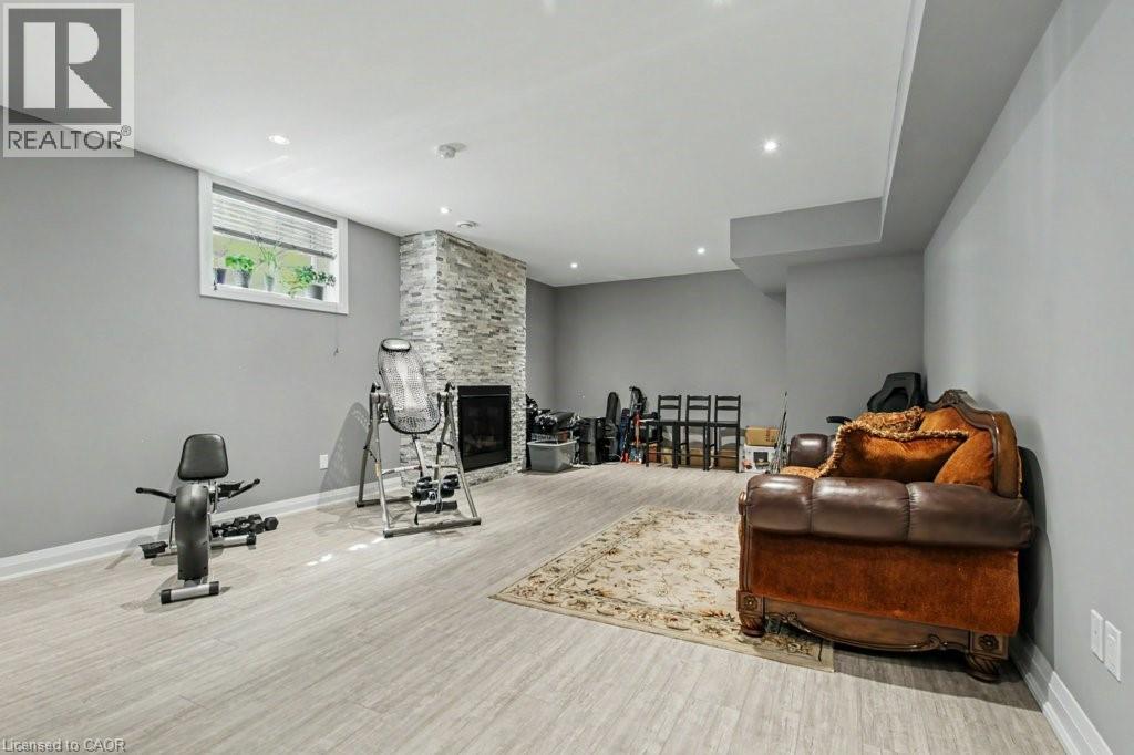 38 SWAN AVENUE - 35