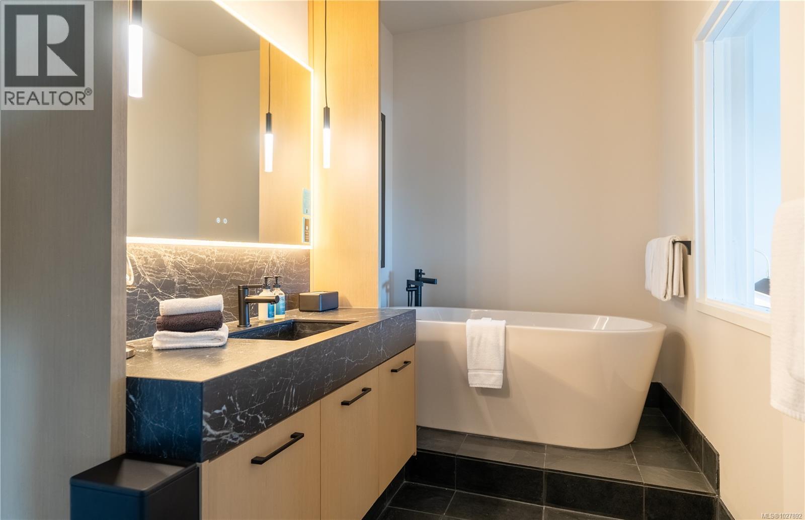 402 596 Marine Dr, Ucluelet