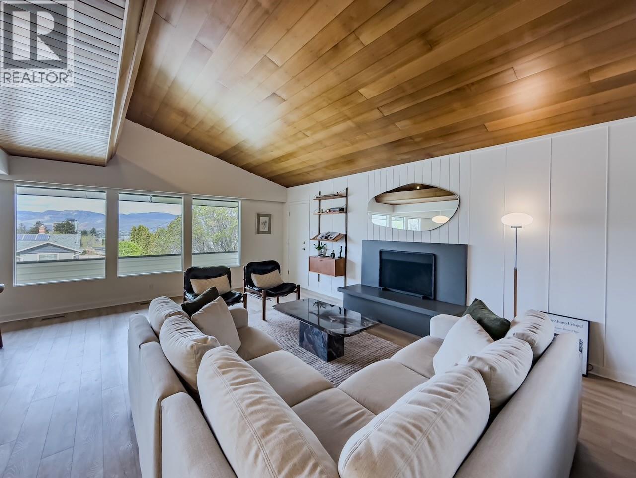 1015 Fraser Street - 12