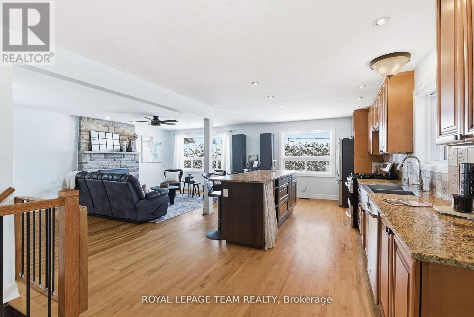 3246 ELIZABETH STREET — photo 10