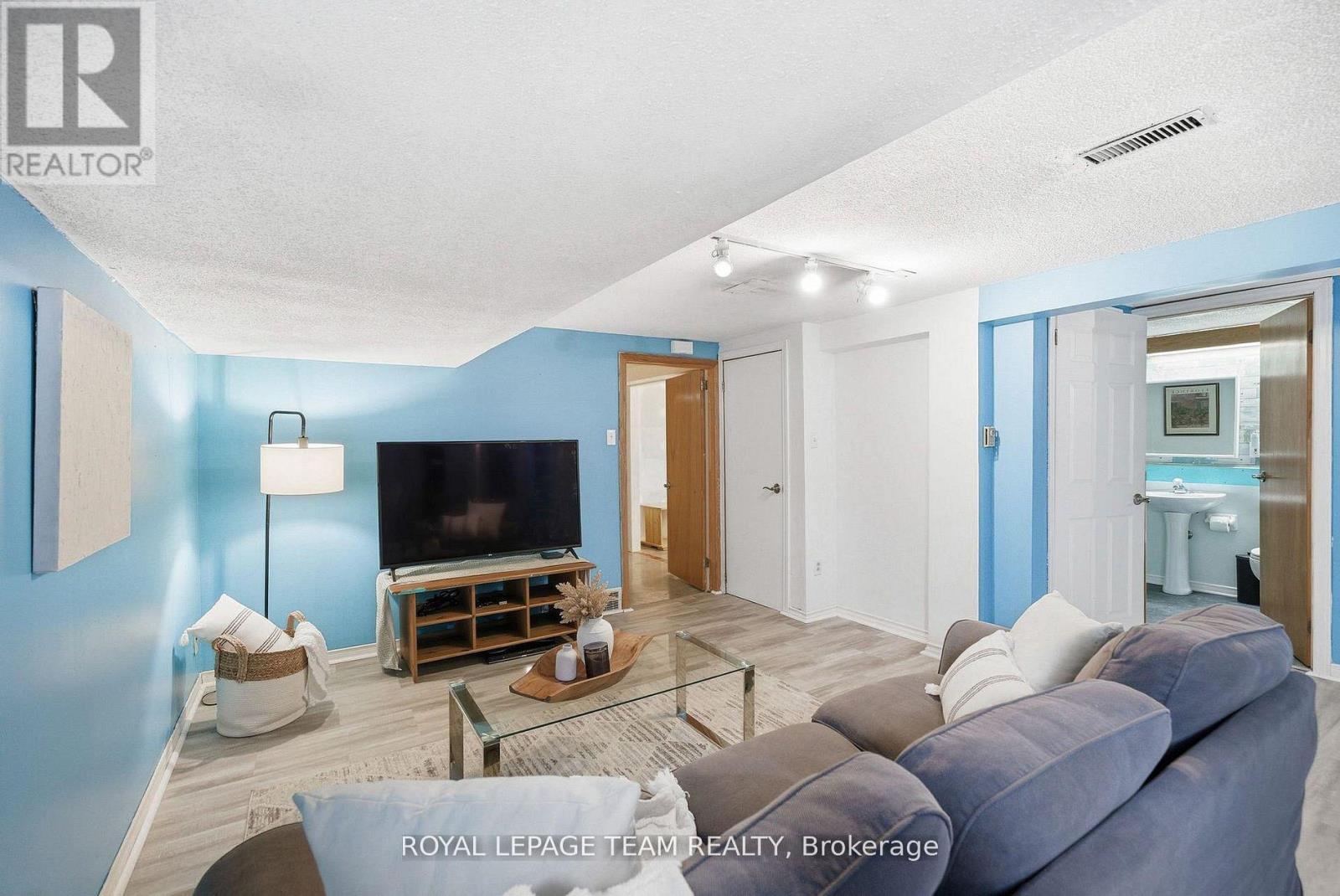 3246 ELIZABETH STREET — photo 30