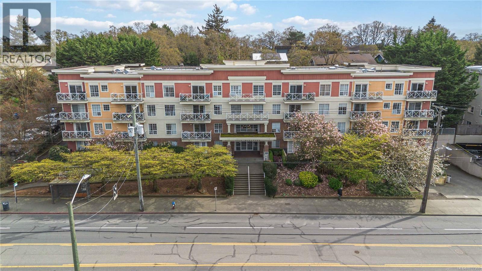 #211 1371 Hillside Ave - 1