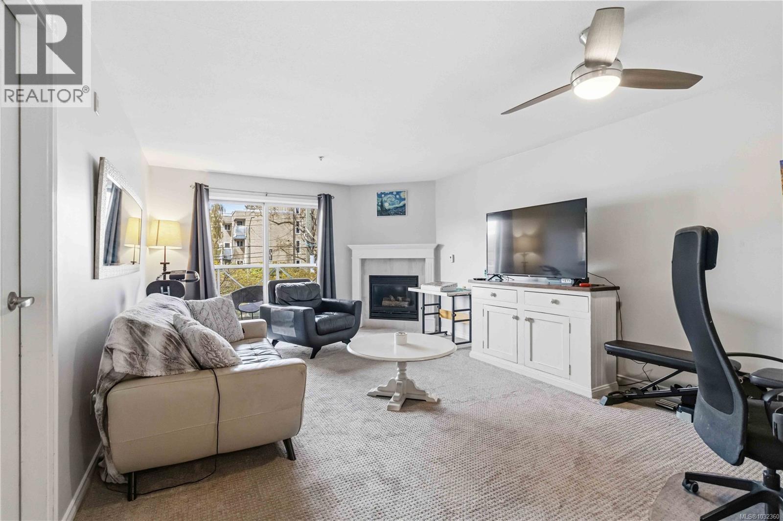 #211 1371 Hillside Ave - 10