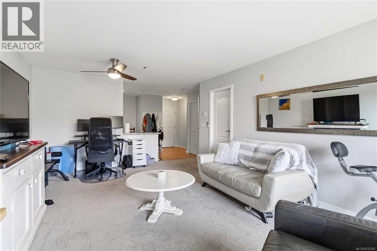 #211 1371 Hillside Ave - 12