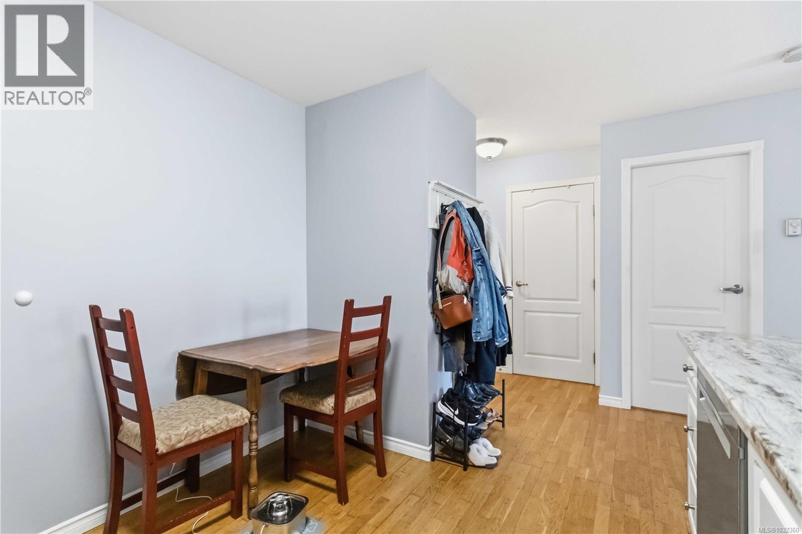 #211 1371 Hillside Ave - 14