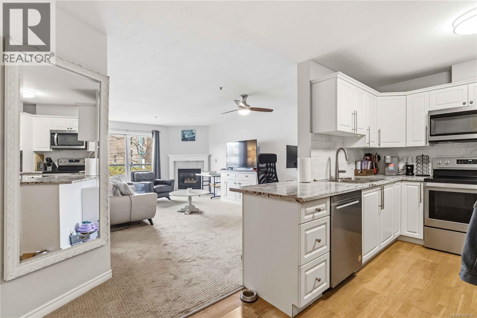 #211 1371 Hillside Ave - 18