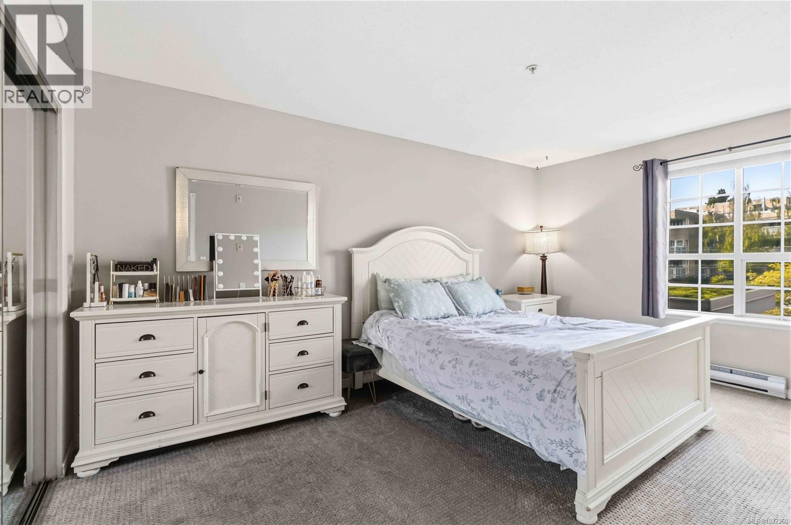 #211 1371 Hillside Ave - 23