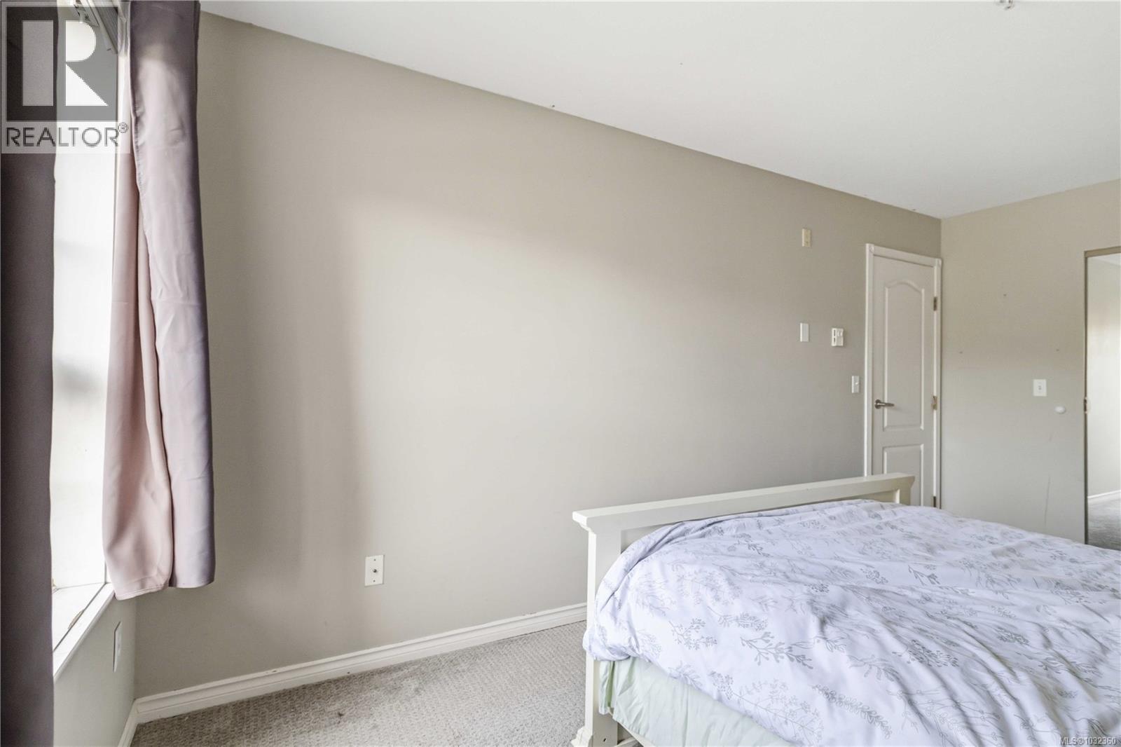 #211 1371 Hillside Ave - 25