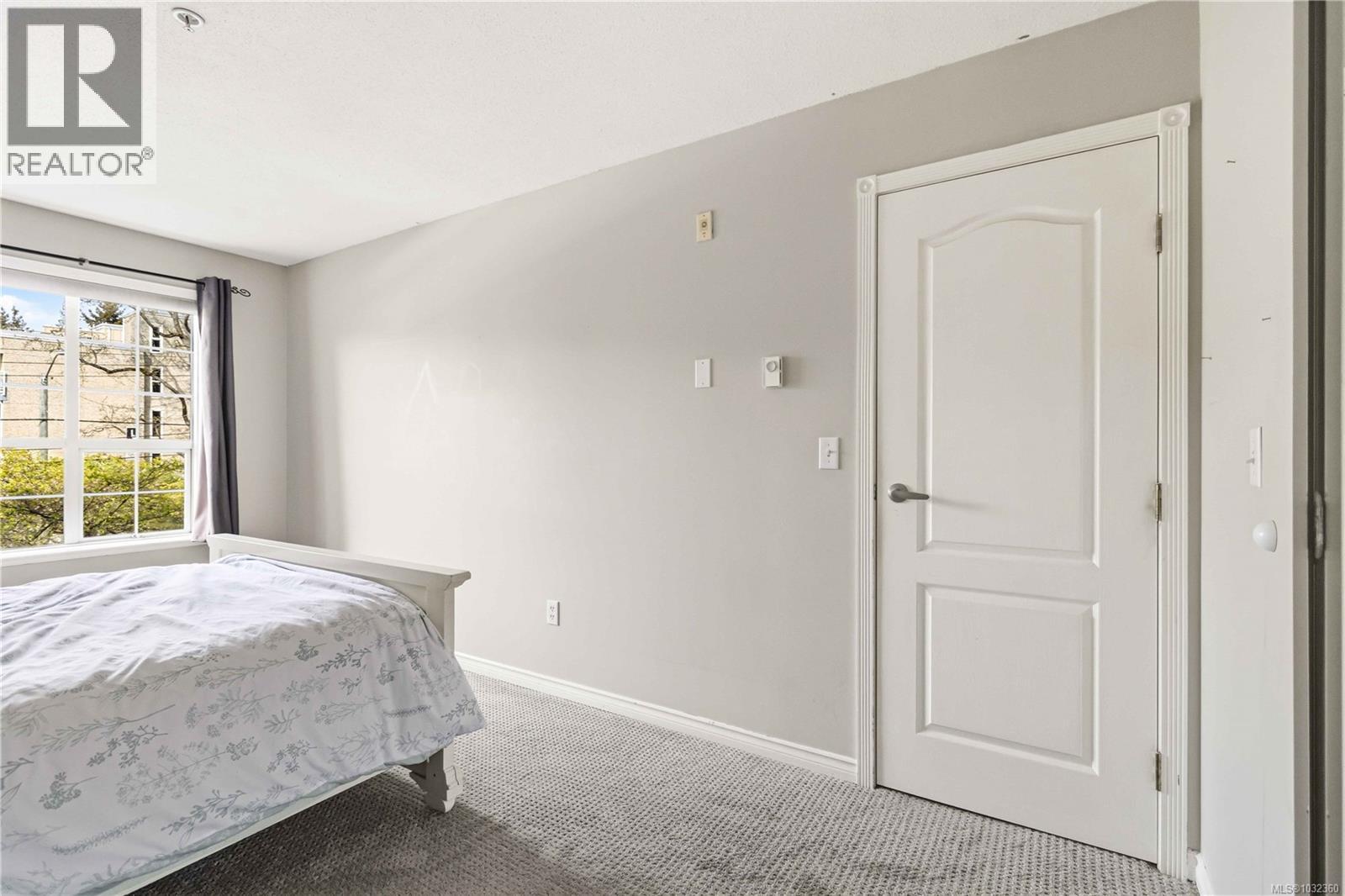 #211 1371 Hillside Ave - 26