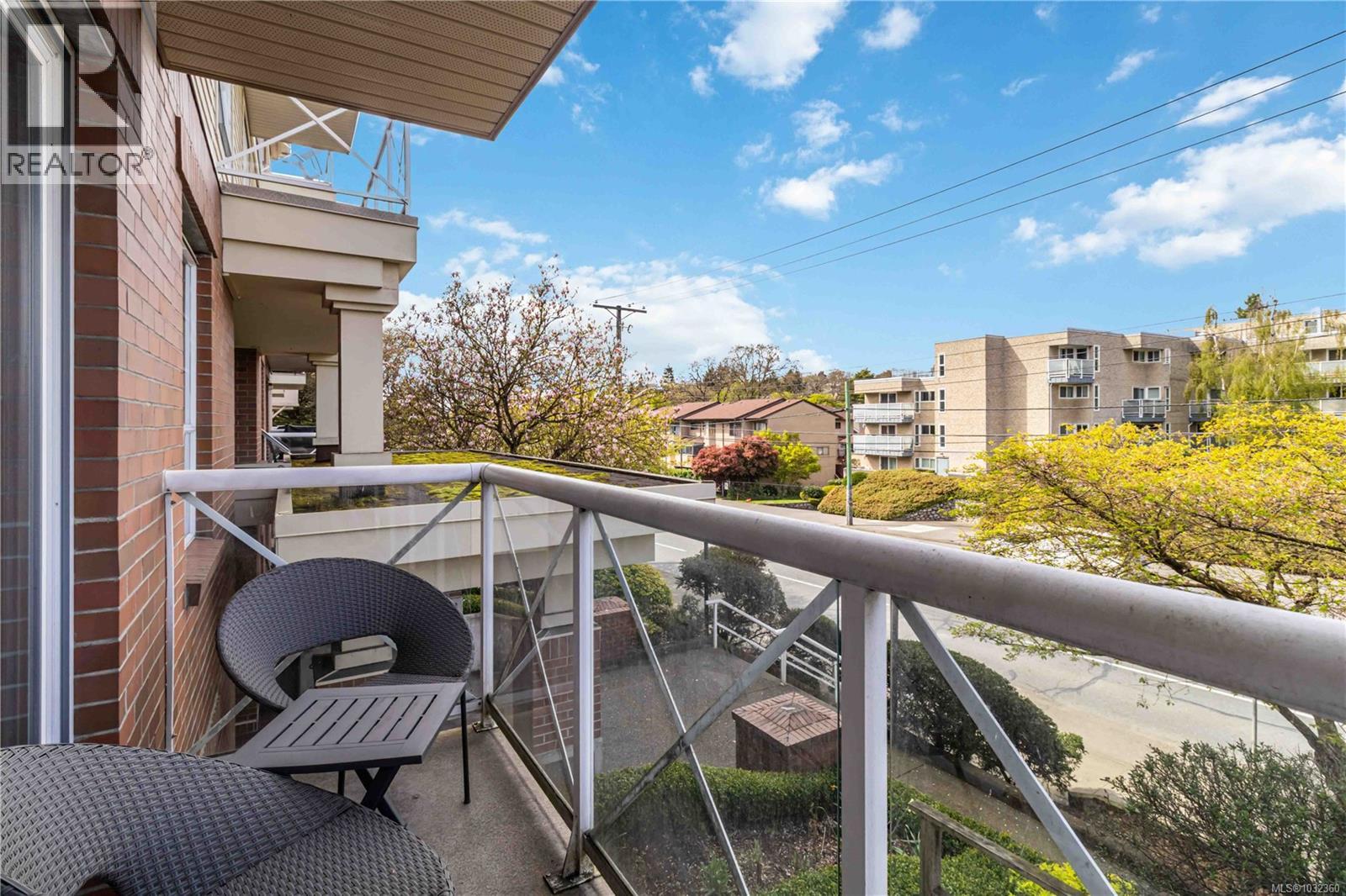 #211 1371 Hillside Ave - 27