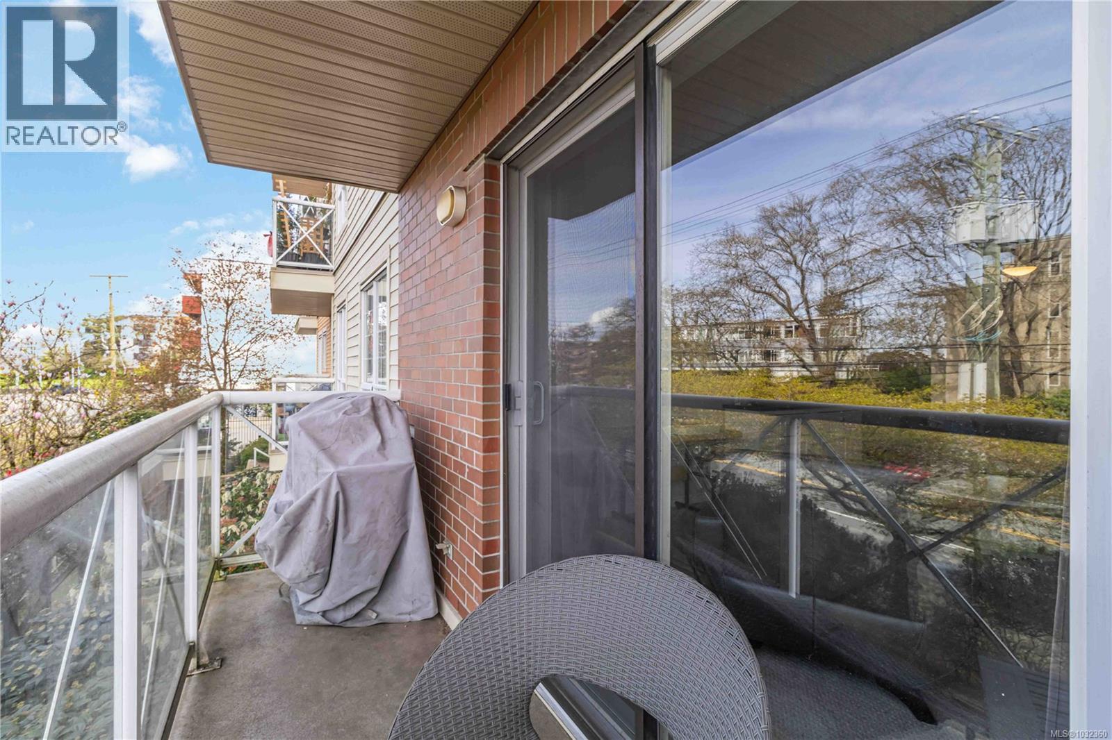 #211 1371 Hillside Ave - 28