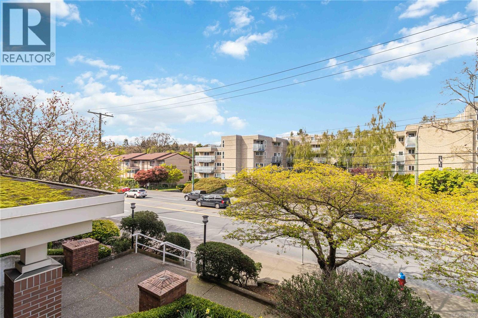 #211 1371 Hillside Ave - 29