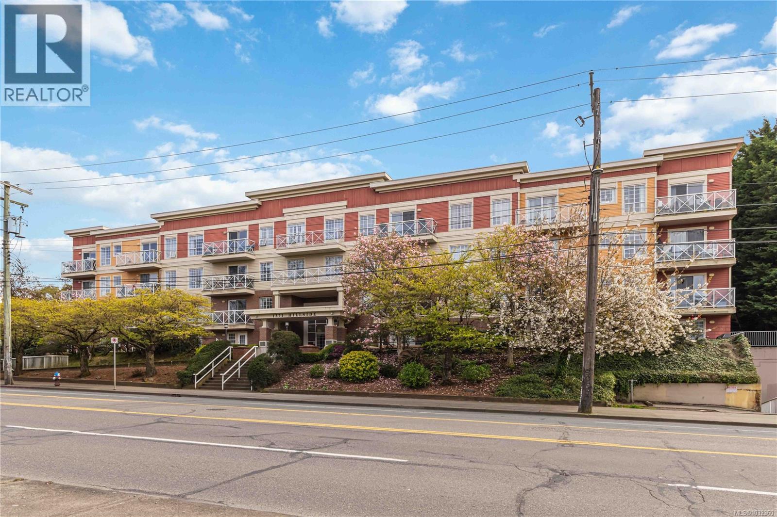 #211 1371 Hillside Ave - 3