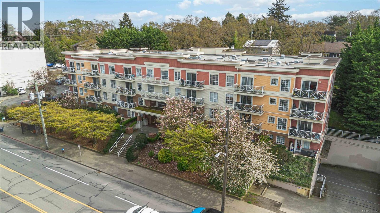 #211 1371 Hillside Ave - 31