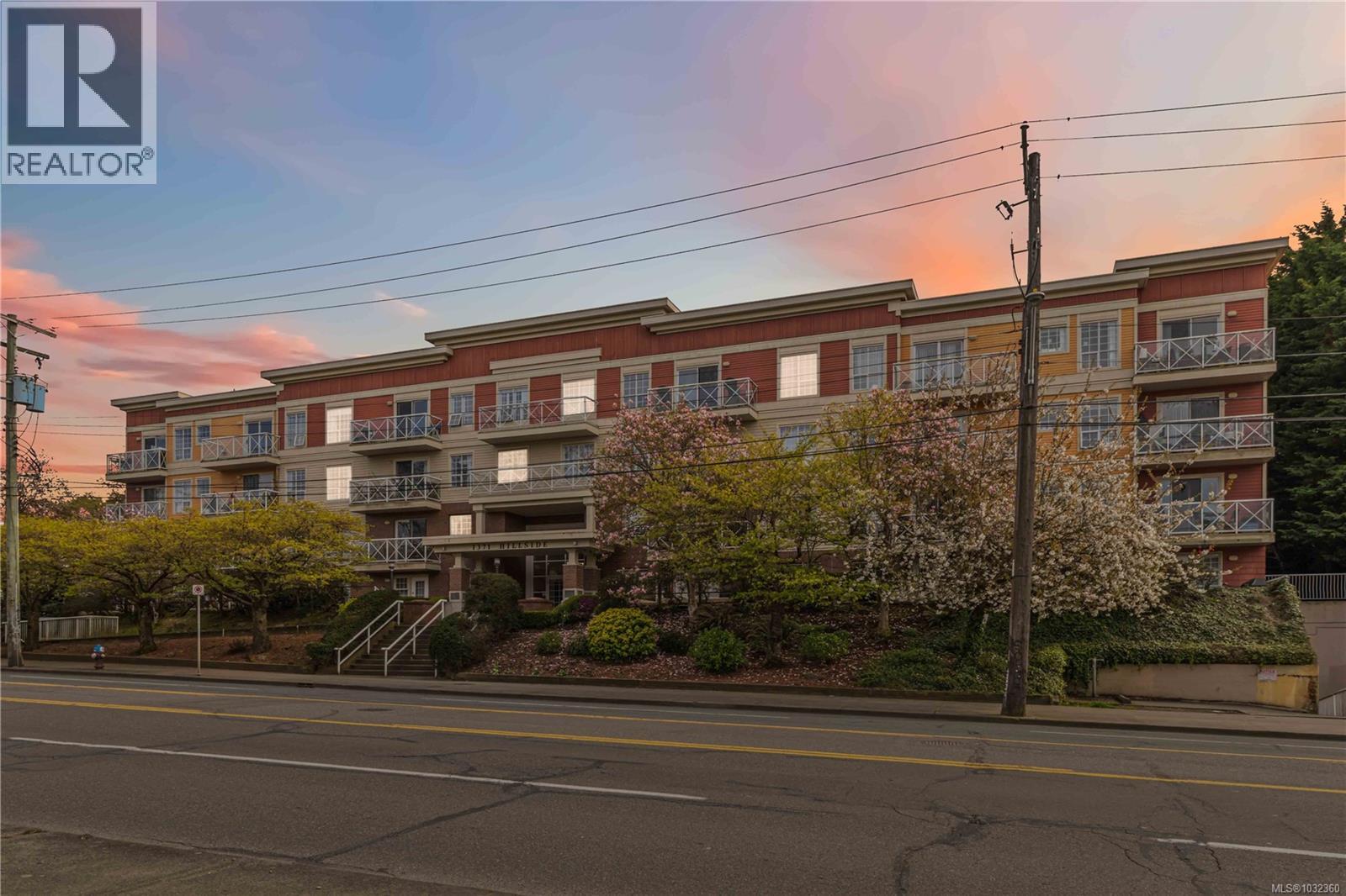 #211 1371 Hillside Ave - 32