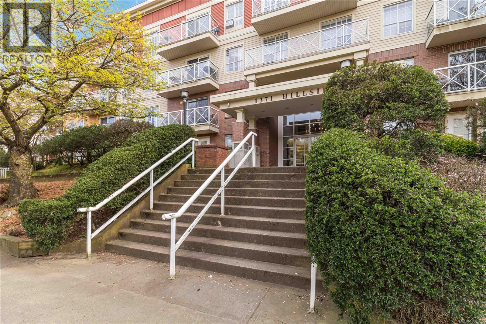 #211 1371 Hillside Ave - 6