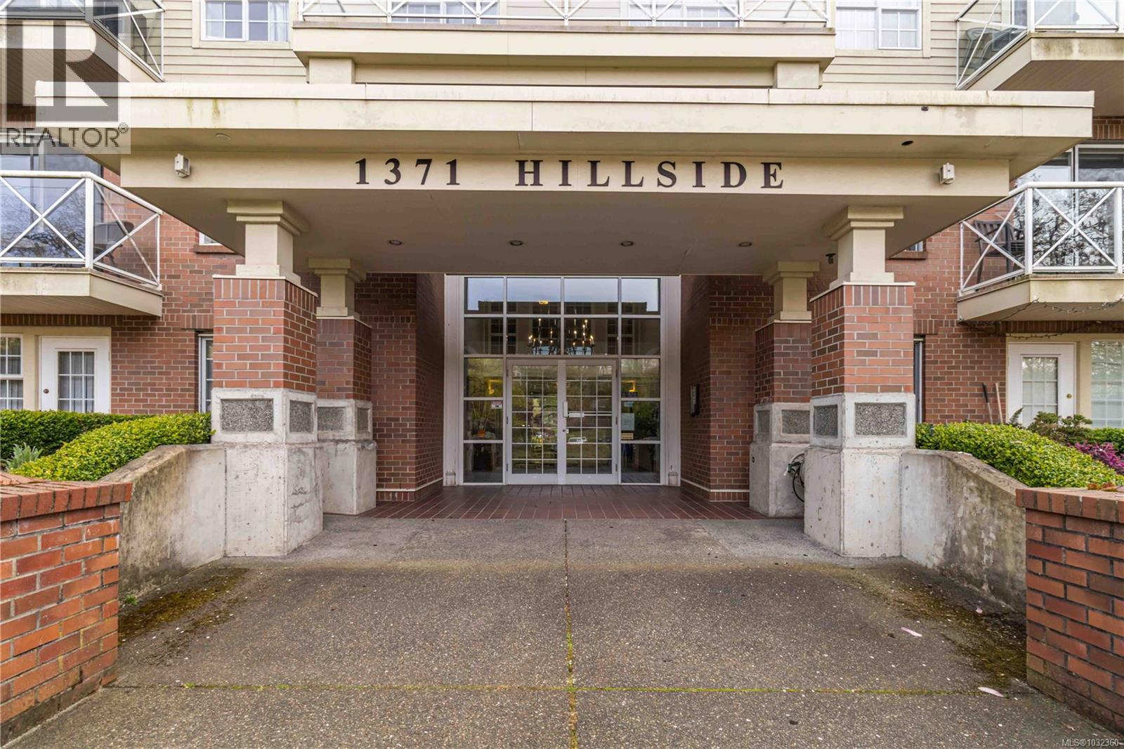 #211 1371 Hillside Ave - 7