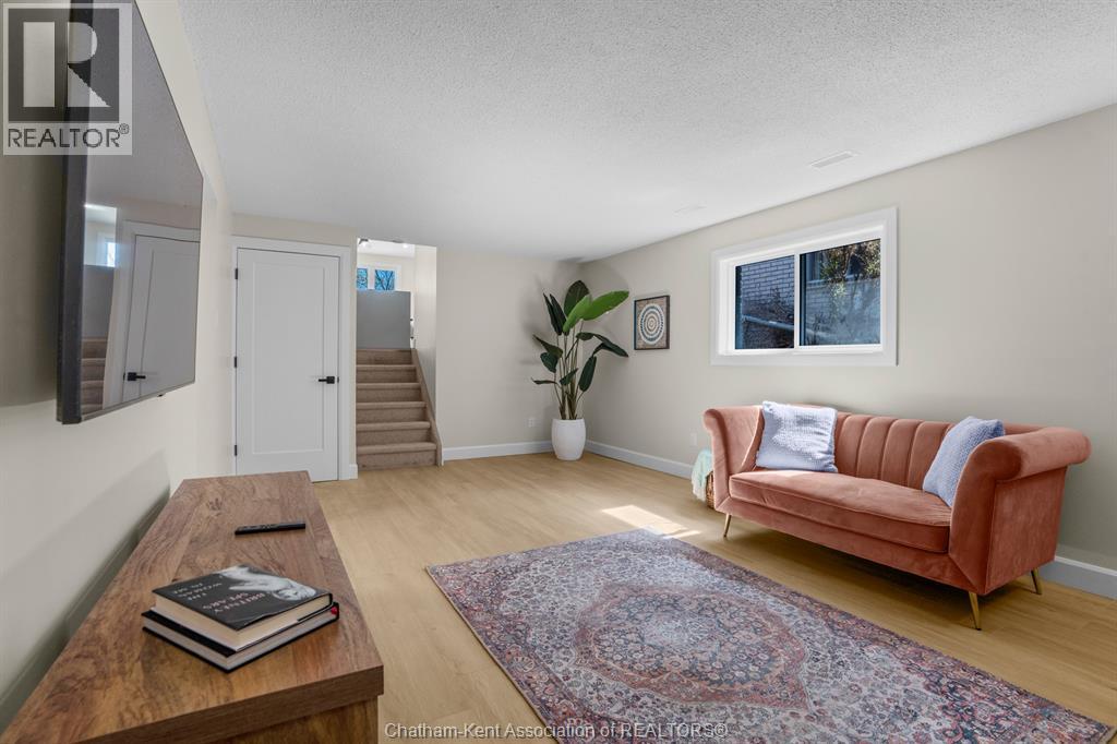 3 Academy CRESCENT - 14