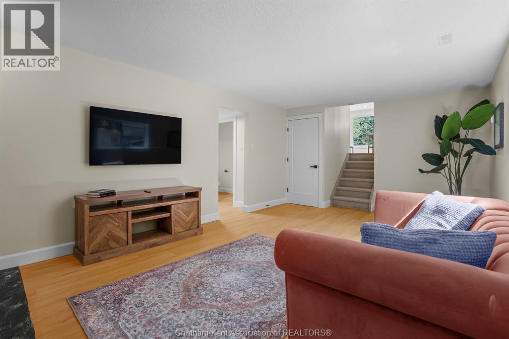 3 Academy CRESCENT - 16