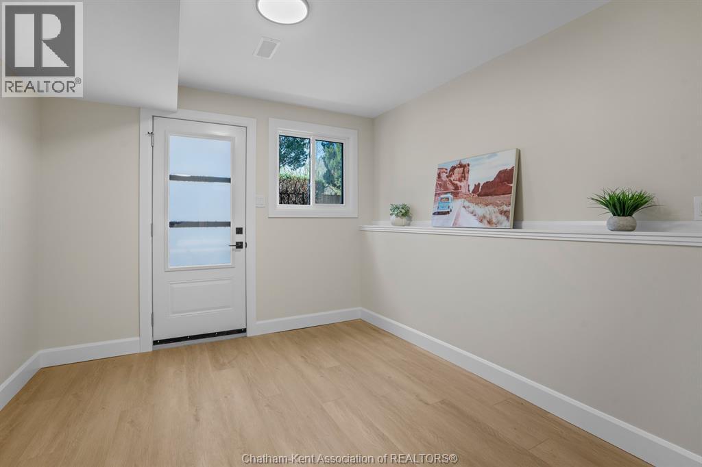 3 Academy CRESCENT - 24