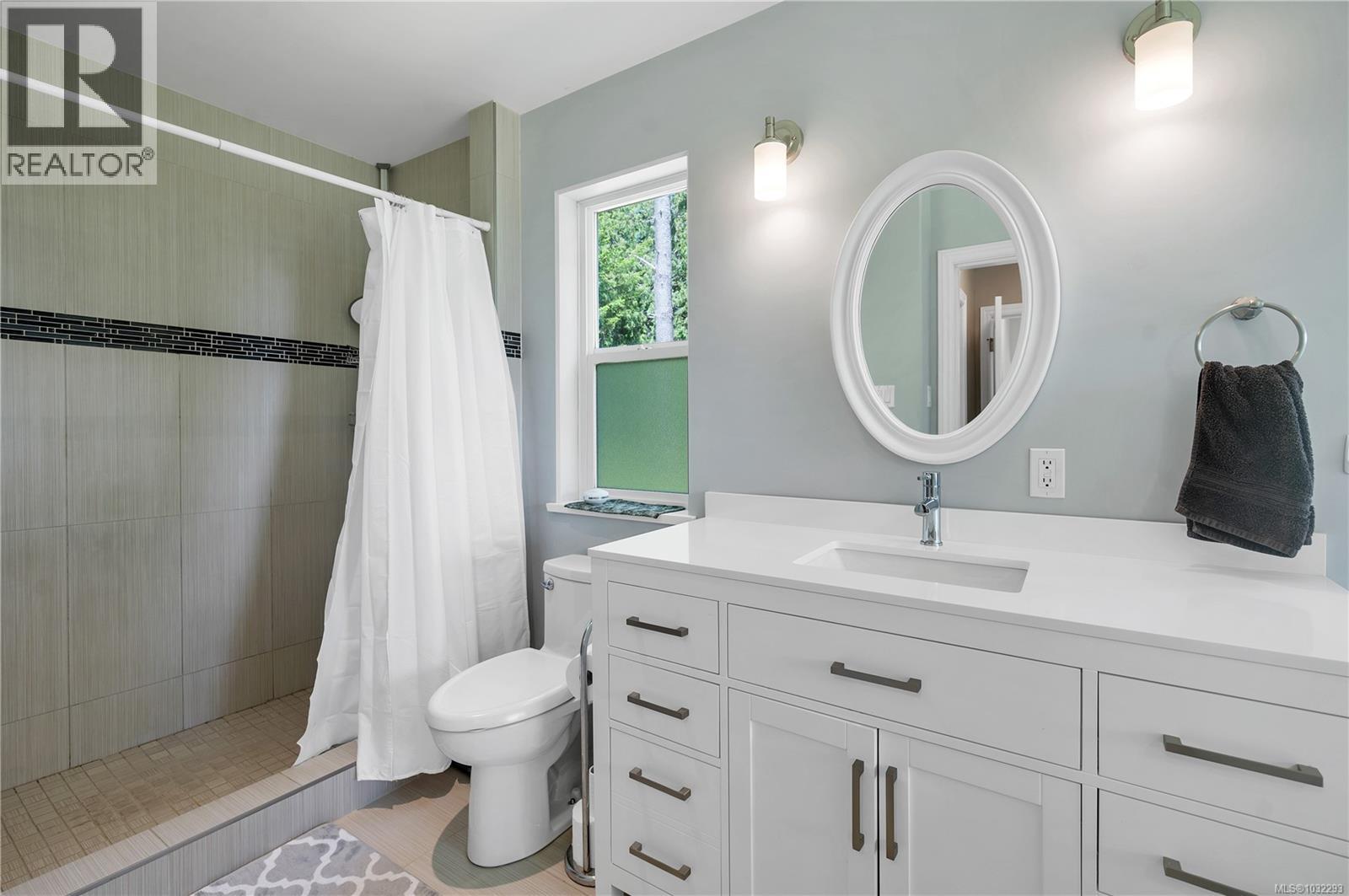4pc ensuite in primary bedroom
