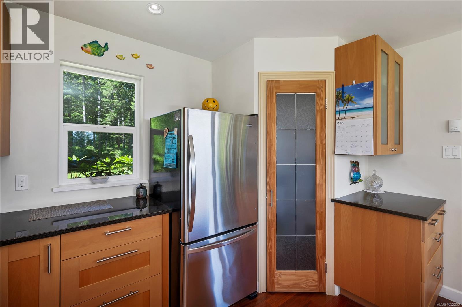 kitchen, door to pantry